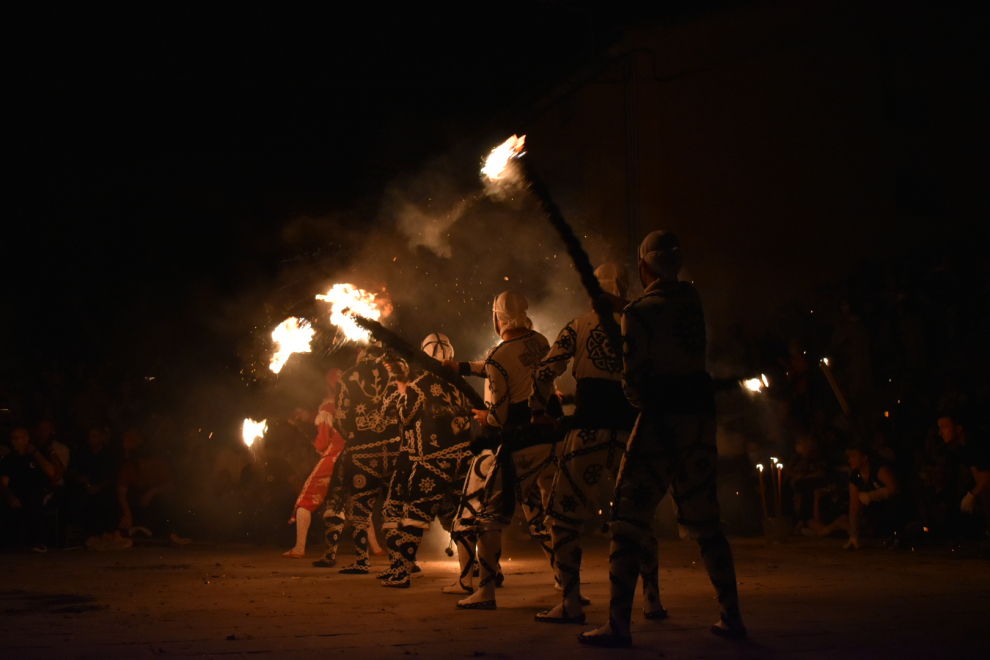 En imágenes | Cetina, la magia del fuego y la pasión de la Contradanza
