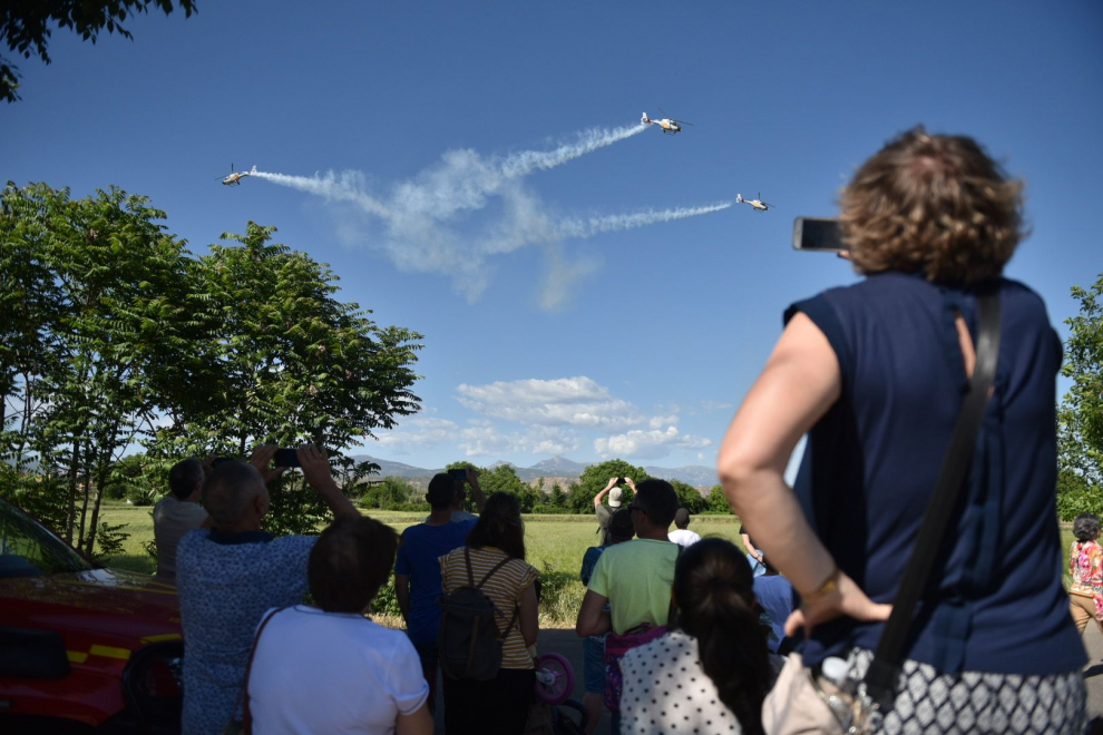 Exhibición patrulla ASPA con motivo de los actos del Día de las Fuerzas Armadas en Huesca