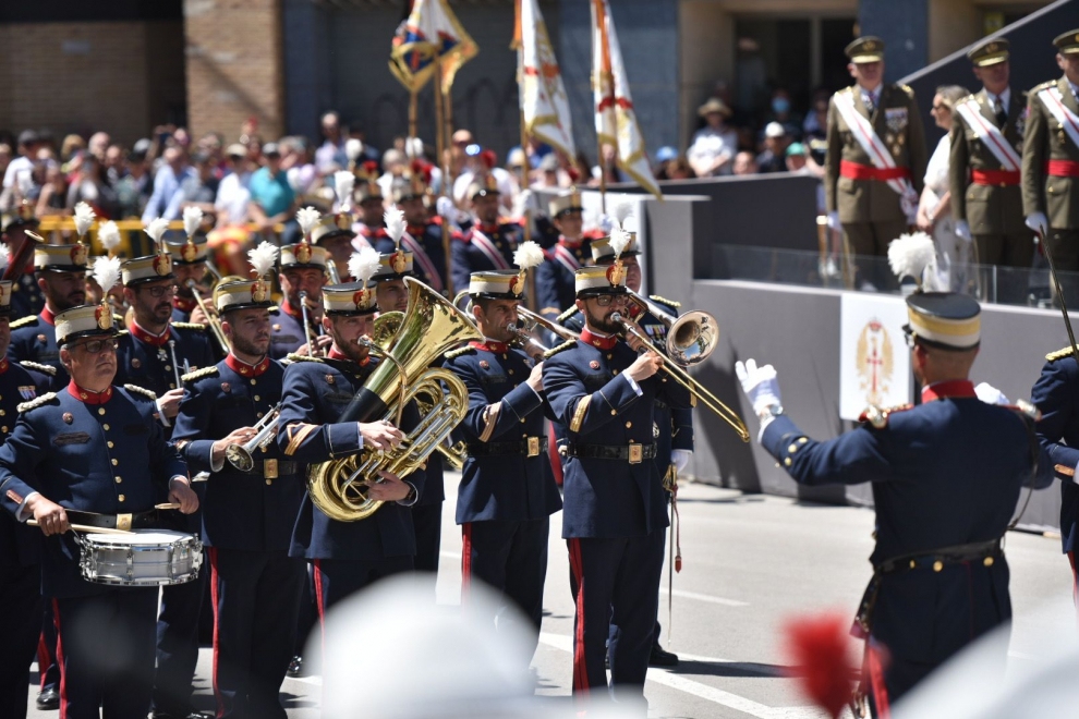 Los Reyes ya presiden el desfile del Día de las Fuerzas Armadas en Huesca