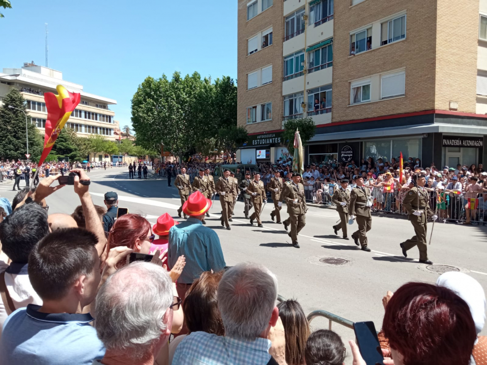 Desfile del Día de las Fuerzas Armadas en Huesca