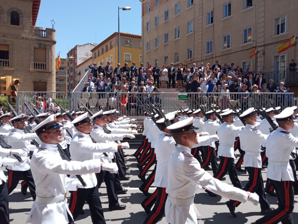 Desfile del Día de las Fuerzas Armadas en Huesca