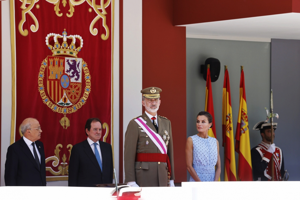 Los Reyes presiden el desfile del Día de las Fuerzas Armadas en Huesca