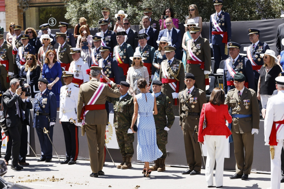 Los Reyes presiden el desfile del Día de las Fuerzas Armadas en Huesca