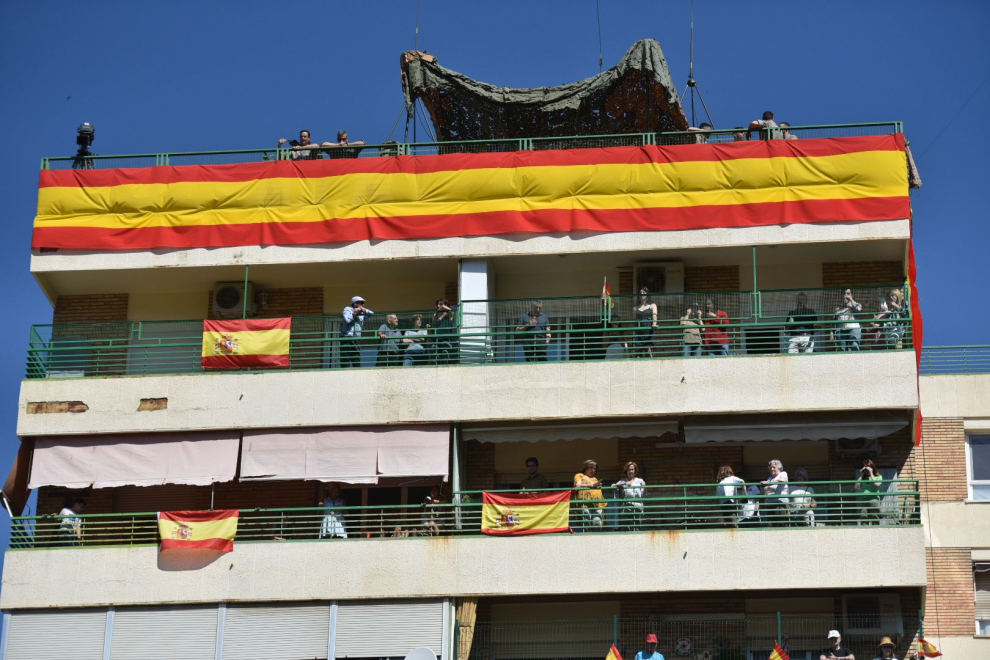 Ambiente en las calles de Huesca para la celebración del Día de las Fuerzas Armadas