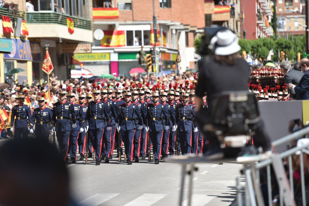 Desfile del día de las Fuerzas Armadas en Huesca