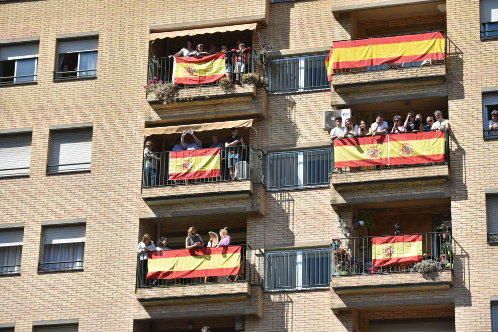 Ambiente en las calles de Huesca para la celebración del Día de las Fuerzas Armadas