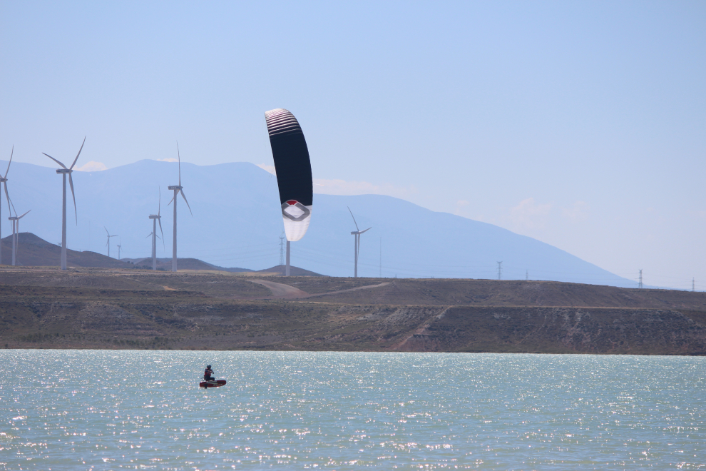 La Loteta, en Luceni, capital del kitesurf con la Copa de España de aguas interiores