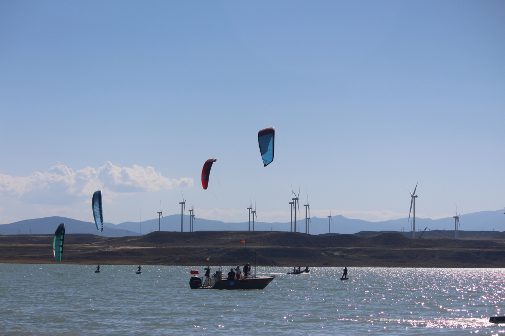 La Loteta, en Luceni, capital del kitesurf con la Copa de España de aguas interiores
