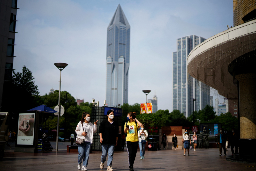 Shanghái levanta las restricciones después de dos meses de cuarentena por la covid