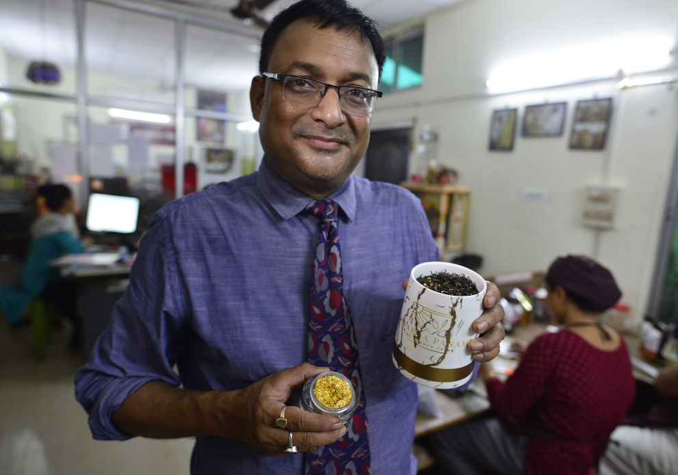 Té con oro, té Zelenski, té picante... los curiosos tipos de infusiones de un empresario indio INDIA GOLD TEA