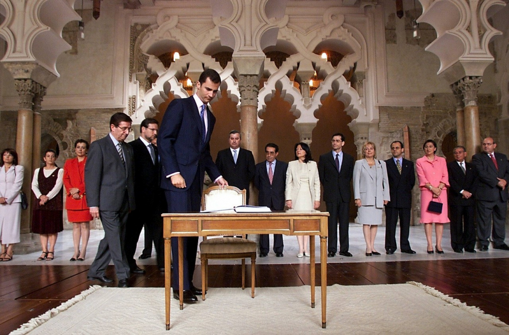 El Príncipe Felipe de Borbón visita las Cortes de Aragón, en el Palacio de la Aljafería de Zaragoza, durante su viaje oficial a Aragón.