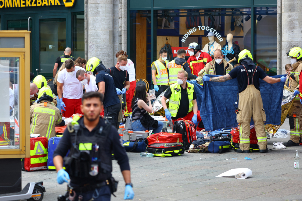 Emergency crews assist the injured, after a car crashed into a group of people, injuring dozens and killing at least one, at Tauentzien Strasse near Kaiser Wilhelm Gedaedtniskirche church in Berlin, Germany June 8, 2022. REUTERS/Fabrizio Bensch GERMANY-CRASH/