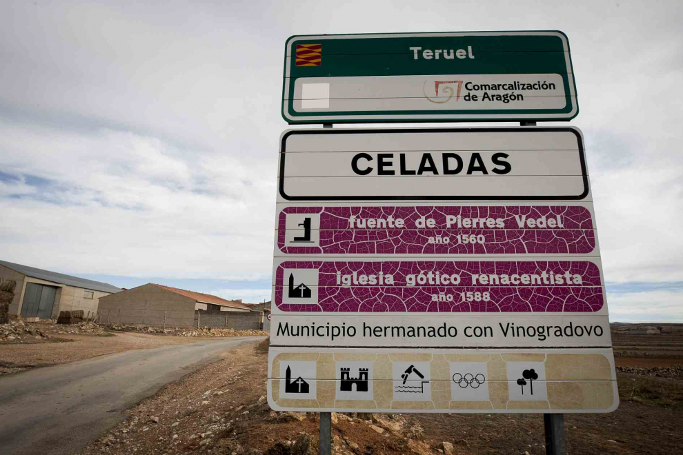 Cartel del pueblo de Celadas