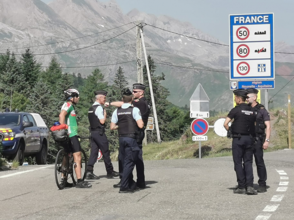 Muchos ciclistas han realizado parte del recorrido de la Quebrantahuesos a pesar de su aplazamiento.