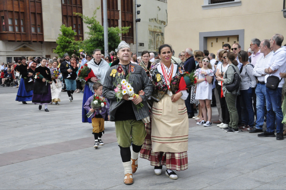 La procesión ha recorrido las calles del centro y en la plaza Biscós se han mostrado reliquias de la santa y los mantos.