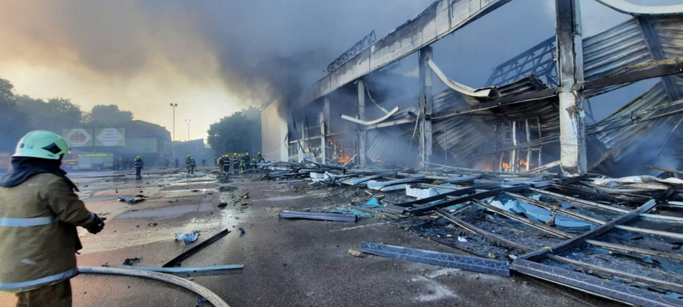 Ataque a un centro comercial en la ciudad de Kremenchuk, en el centro de Ucrania UKRAINE RUSSIA CONFLICT