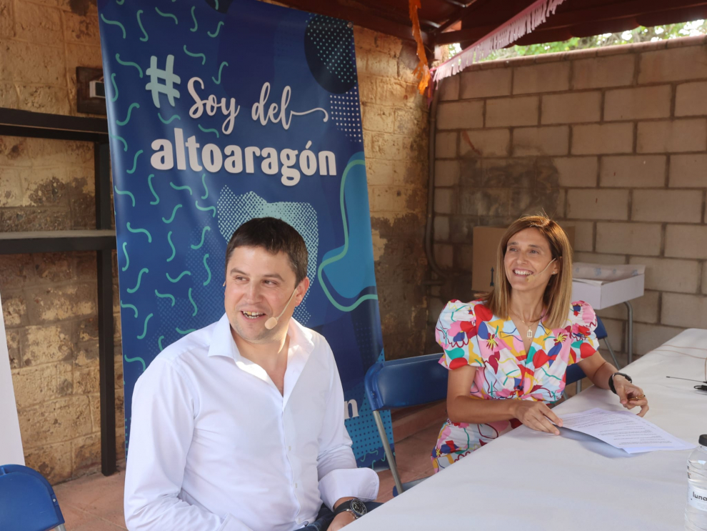 Los vecinos de esta localidad de La Hoya disfrutan de esta jornada en las piscinas.