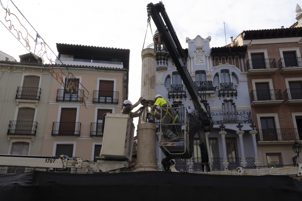 Colocacion de la columna de la fuente del torico tras su restauracion. foto Antonio Garcia/bykofoto. 01/07/22[[[FOTOGRAFOS]]]
