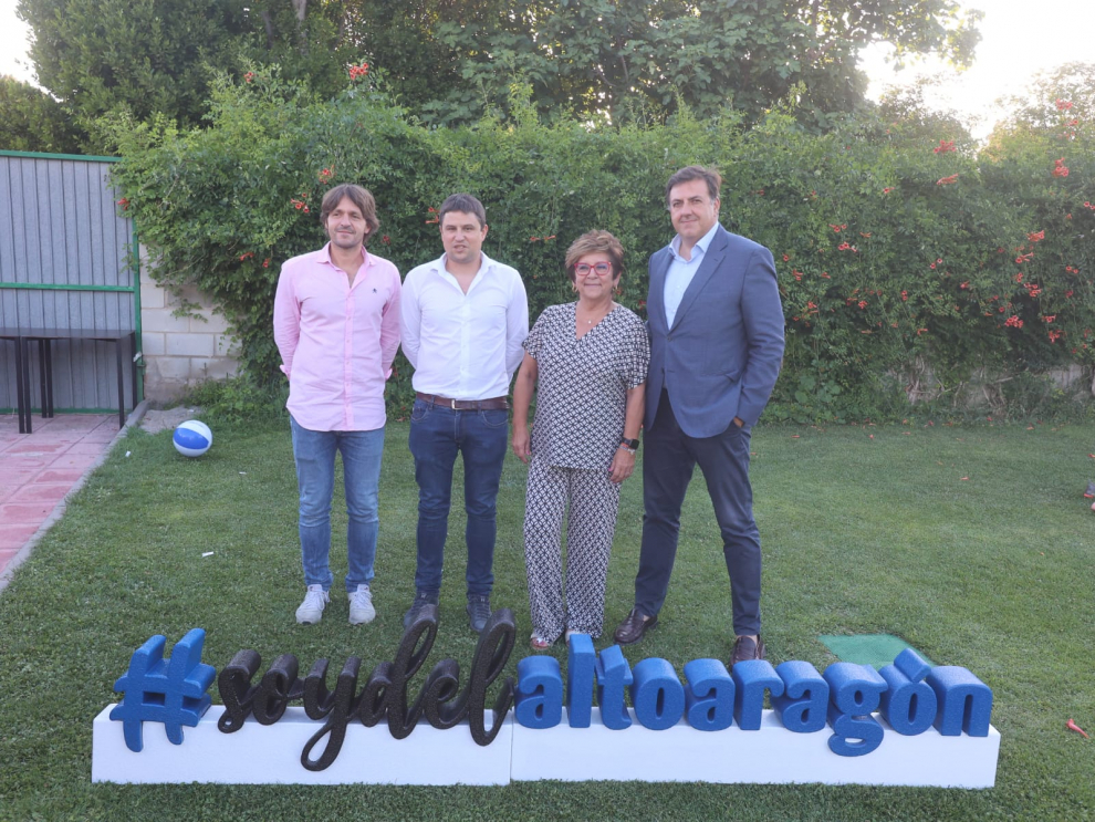 Los vecinos de esta localidad de La Hoya de Huesca disfrutaron de la jornada en las piscinas.