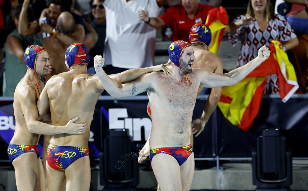 Water Polo - FINA World Championships - Men's Gold Medal Match - Italy v Spain - Alfred Hajos Swimming Complex, Budapest, Hungary - July 3, 2022 Head coach of team Spain David Martin Lozano celebrates after winning the Men's Gold Medal Match REUTERS/Marton Monus FINA-WORLDCHAMPIONSHIPS/