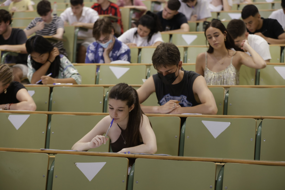 Más de 1.200 estudiantes de todo Aragón se han presentado este lunes a la convocatoria extraordinaria de la Evaluación para el Acceso a la Universidad, la más numerosa en los últimos años.