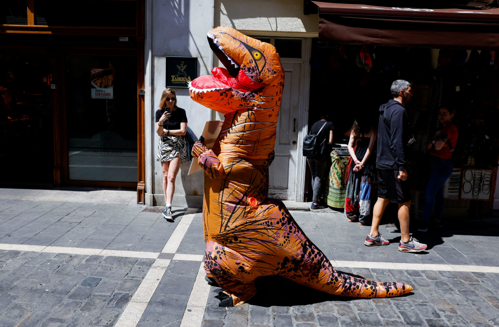 Activists from the People for the Ethical Treatment of Animals (PETA) and AnimaNaturalis, dressed as dinosaurs, take part in a demonstration against bullfighting a day before the start of the San Fermin festival in Pamplona, Spain, July 5, 2022. REUTERS/Vincent West SPAIN-CULTURE/BULLS