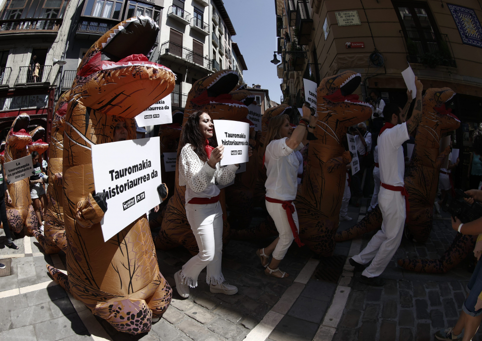 A protester uses a megaphone as activists from the People for the Ethical Treatment of Animals (PETA) and AnimaNaturalis, dressed as dinosaurs, take part in a demonstration against bullfighting a day before the start of the San Fermin festival in Pamplona, Spain, July 5, 2022. REUTERS/Vincent West SPAIN-CULTURE/BULLS