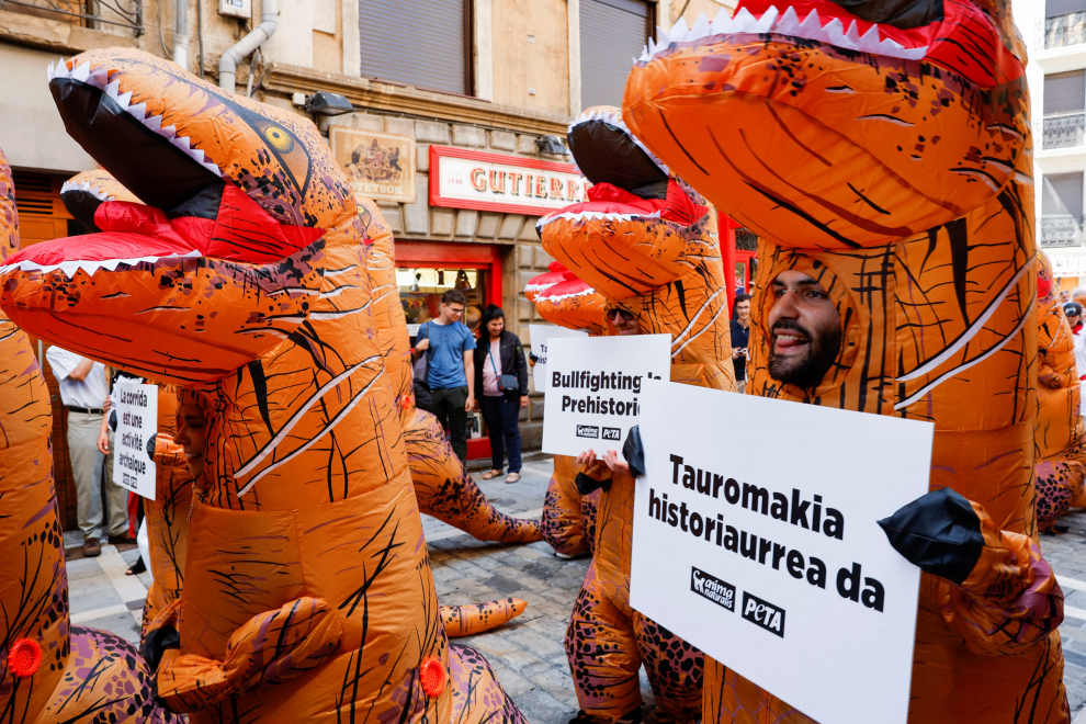 Dinosaurios en Pamplona por un 'San Fermín sin Sangre'.