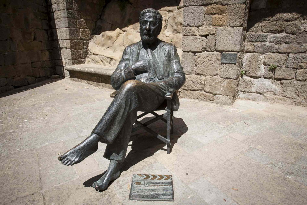 Estatua dedicada al cineasta Luis García Berlanga en Sos del Rey Católico