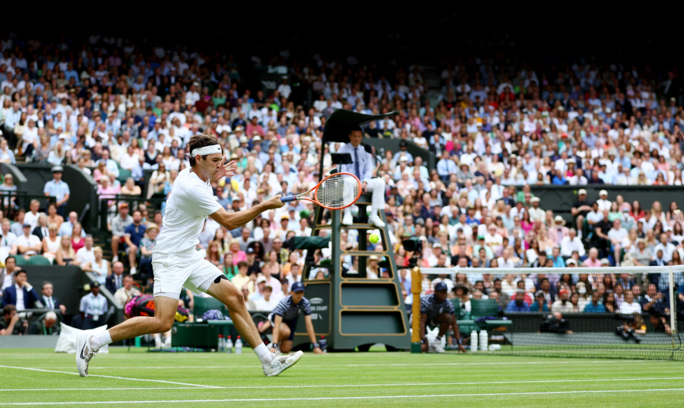 Tennis - Wimbledon - All England Lawn Tennis and Croquet Club, London, Britain - July 6, 2022  General view during the quarter final match between Spain's Rafael Nadal and Taylor Fritz of the U.S. REUTERS/Toby Melville TENNIS-WIMBLEDON/