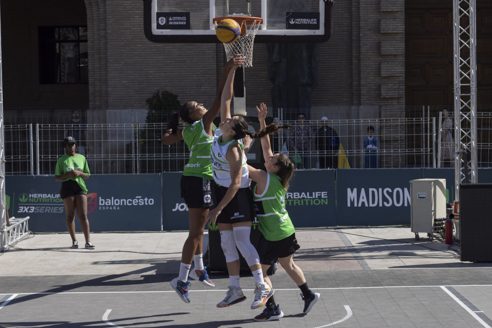 Baloncesto 3x3 en la plaza del Pilar.