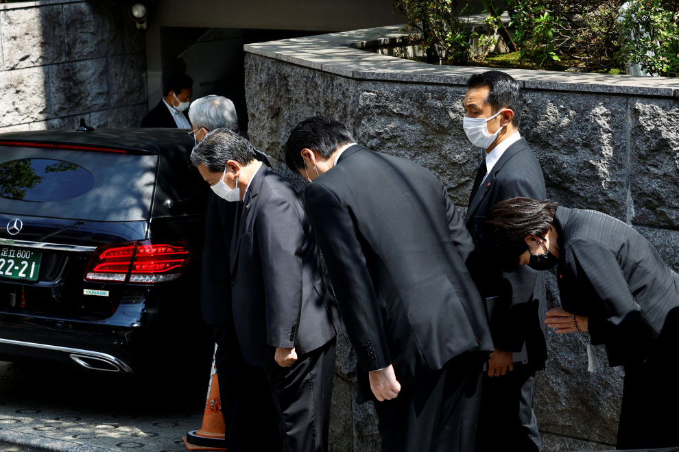 Llegada de los restos de Shinzo Abe a su residencia en Tokio.