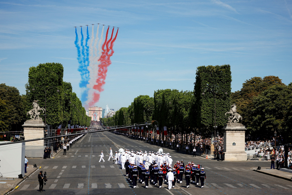 Aircraft of the Patrouille de France fly during the annual Bastille Day military parade in Paris, France, July 14, 2022. REUTERS/Sarah Meyssonnier FRANCE-NATIONALDAY/PARADE