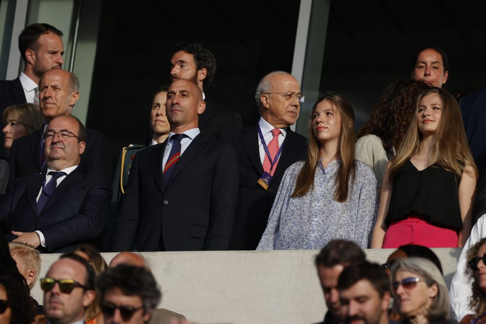 La princesa Leonor y la infanta Sofía en el partido de España en la Eurocopa