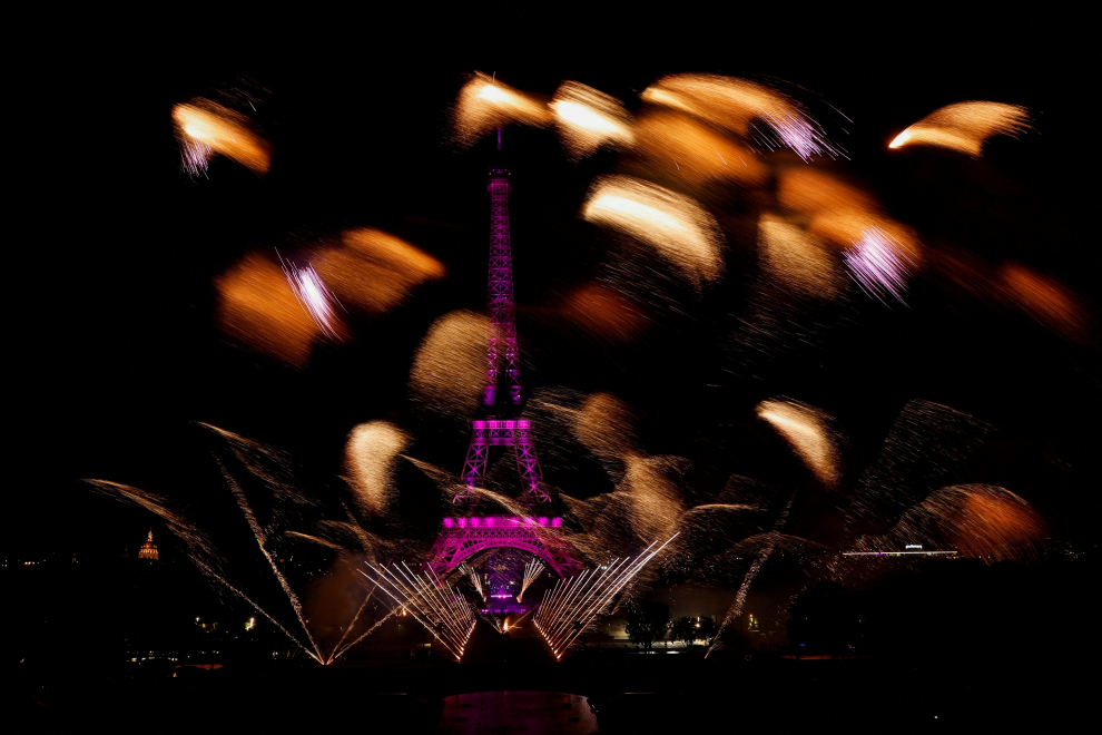 The Eiffel Tower gets lightings with the colors of France during celebrations to mark Bastille Day, in Paris, France, July 14, 2022. REUTERS/Benoit Tessier FRANCE-NATIONALDAY/FIREWORKS