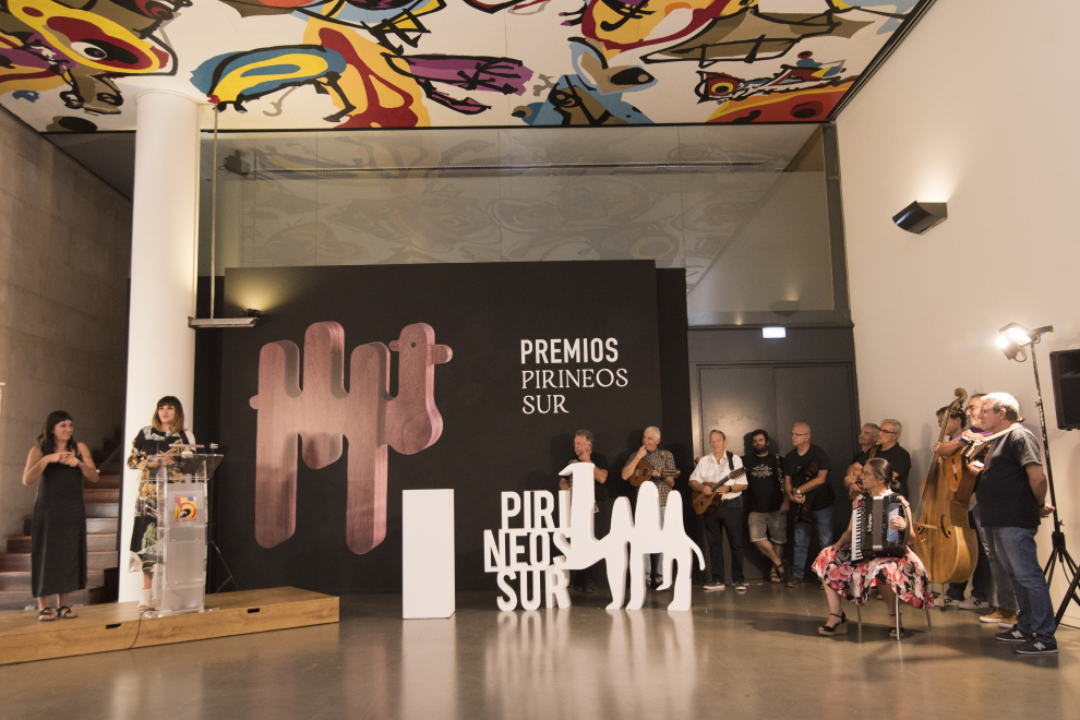 Rozalén recibe el premio ‘Música e Integración’ que otorga la Diputación de Huesca en el marco de Pirineos Sur.
