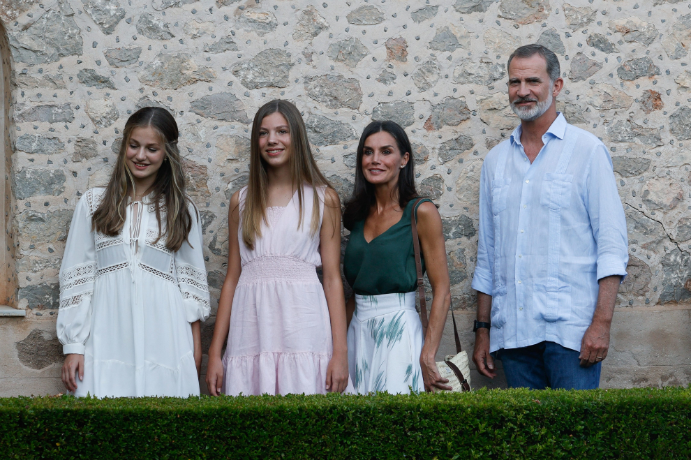 El rey Felipe VI, la reina Letizia, la princesa Leonor y la infanta Sofía visitan la Cartuja de Valldemossa como parte de sus vacaciones, en Valldemossa, Mallorca