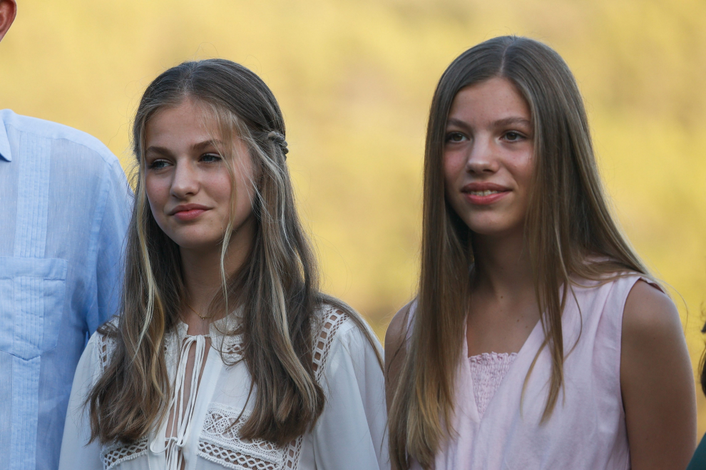El rey Felipe VI, la reina Letizia, la princesa Leonor y la infanta Sofía visitan la Cartuja de Valldemossa como parte de sus vacaciones, en Valldemossa, Mallorca
