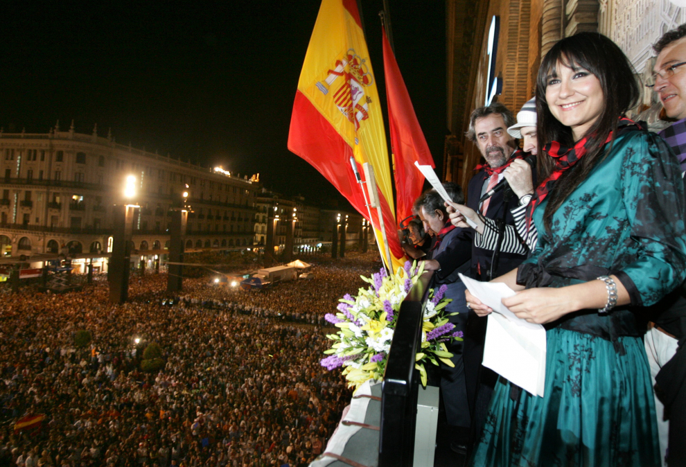 Eva Amaral y Juan Aguirre, durante el pregón que dio inicio a las Fiestas del Pilar en 2006.