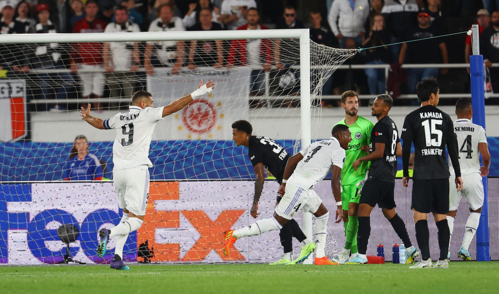 El blanco David Alaba da ventaja a los de Ancelotti tras un gol a la salida de un córner.