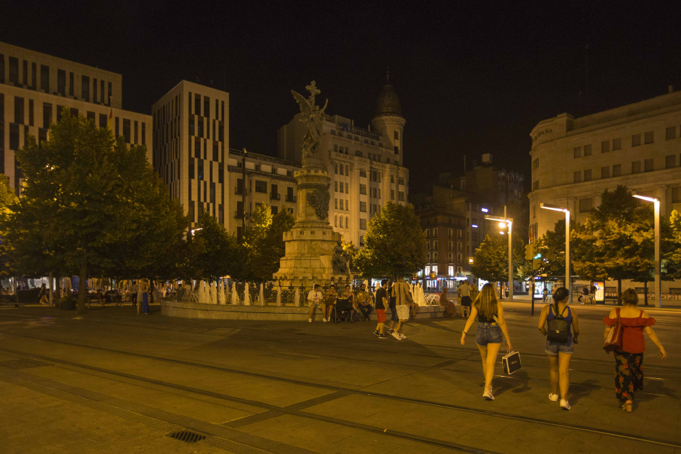 El Pilar y otros edificios emblemáticos de Zaragoza, apagados por el ahorro energético.