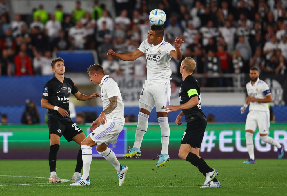 Soccer Football - European Super Cup - Real Madrid v Eintracht Frankfurt - Helsinki Olympic Stadium, Helsinki, Finland - August 10, 2022 Real Madrid's Karim Benzema with the Champions League trophy before the match REUTERS/Kai Pfaffenbach SOCCER-SUPER-MAD-SGE/REPORT