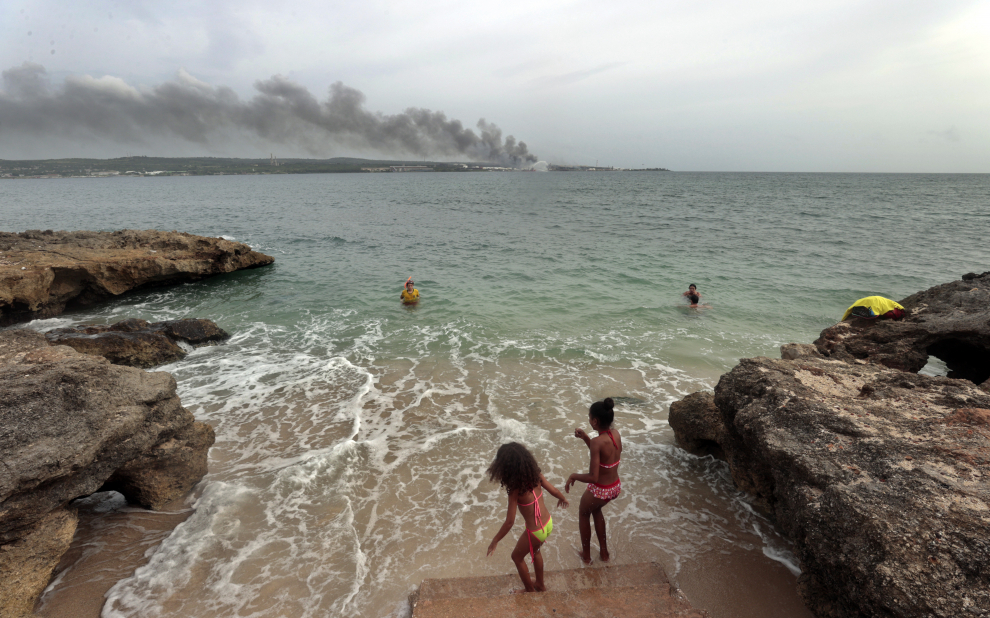 Seguimiento al incendio en la bahía de Matanza, Cuba