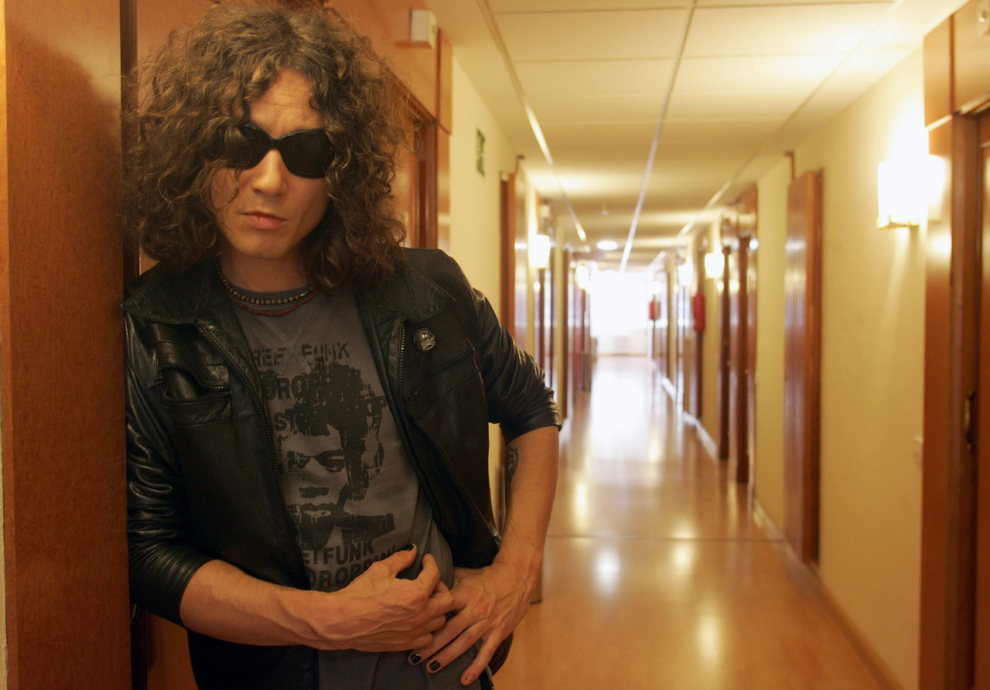 Fotos: Enrique Bunbury Cumple 55 Años: Su Carrera Desde Héroes Del ...