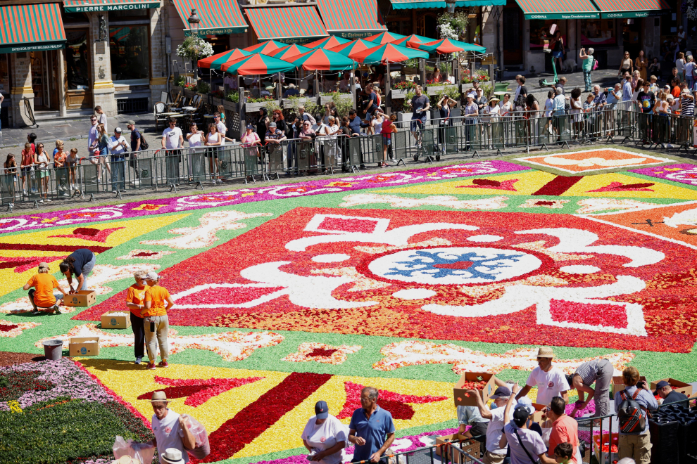 A view shows a part of a 1,680 square meters flower carpet made with Belgian begonias, dahlias, grasses, barks and chrysanthemums at Brussels Grand Place, Belgium, August 12, 2022. REUTERS/Johanna Geron BELGIUM-FLOWERS/