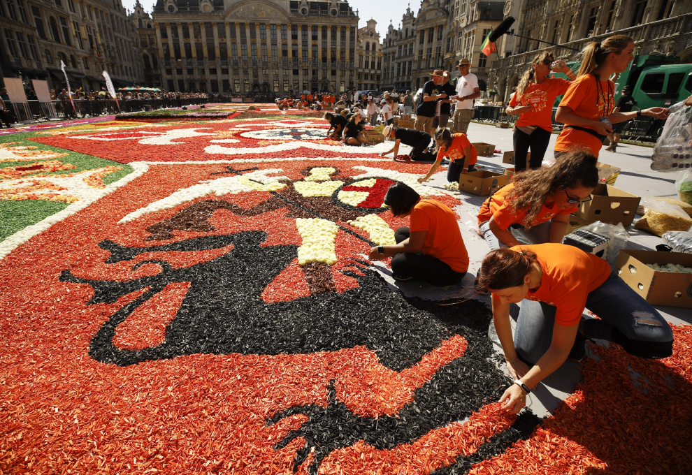 A view shows a 1,680 square meters flower carpet made with Belgian begonias, dahlias, grasses, barks and chrysanthemums at Brussels Grand Place, Belgium, August 12, 2022. REUTERS/Johanna Geron BELGIUM-FLOWERS/