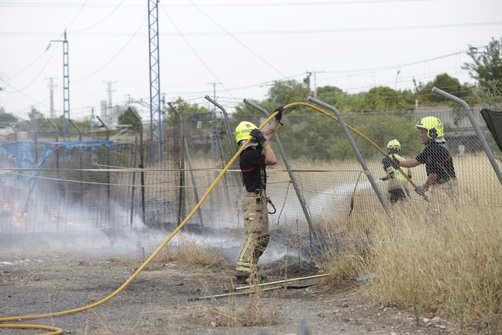 Fotos Aparatoso Incendio En El Camino De Montemol N De Zaragoza