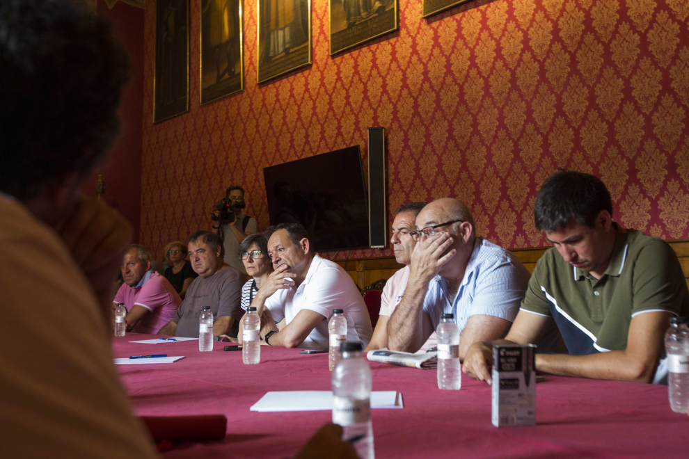 Foto de la reunión de alcaldes afectados por el incendio del Moncayo en Borja