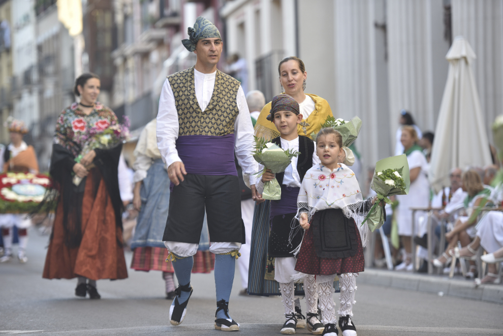 Fotos de la ofrenda de flores y frutos de Huesca.