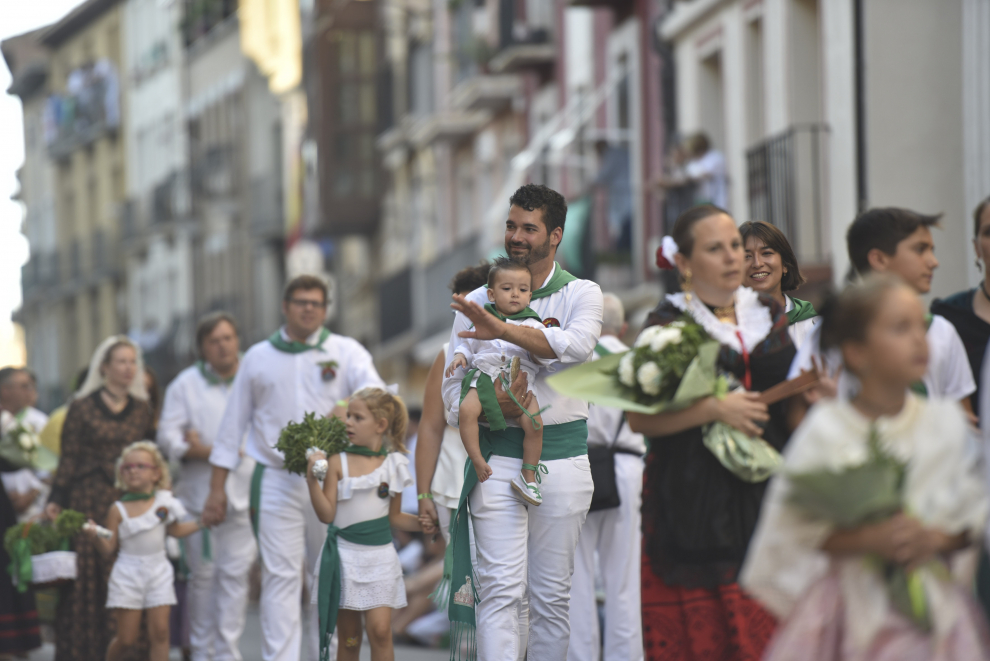Fotos de la ofrenda de flores y frutos de Huesca.